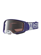 Alpinestars Supertech Atrox goggles, mörkblå och vita motocross racinggoggles med silverspegelglas och bred rem.
