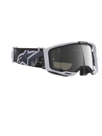 Alpinestars Vision 8 Lahnd Goggles, motocrossglasögon, Iron Camo Mirror Silver, ljusgrå ram med spegelsilverlins, svart och grått kamouflagemönstrat band med vit Alpinestars-logotyp, högpresterande ögonskydd för terrängkörning