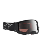 Alpinestars Supertech Vesta goggles, motocrossgoggles för terrängkörning, matt svart ram med silver spegelglas, brett justerbart band med vit logotyp.