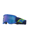 Alpinestars Vision 5 Corp goggles, motocrossglasögon, blå ram med spegelblå lins, marinblå rem med stor neongul A-star-logotyp, profilvy som visar ventilerad ram och grått ansiktsskum, 'ONE GOAL. ONE VISION.'-branding