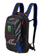Alpinestars FQ20 City Hunter V2 Monster ryggsäck, svart motorcykelryggsäck med blå axelremmar, grön Monster Energy-klo-logotyp, röd '20' och vit 'El Diablo'-grafik, teknisk urban körutrustning med avsmalnande profil