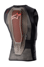 Alpinestars Nucleon Flex Pro skyddsväst, kroppsskydd för motorcykel, Transparent Smoke, röd och svart, vy bakifrån som visar ryggskyddets hybrid Cell-struktur med röda accenter, ventilerat chassi i svart mesh och ergonomisk säkerhetsdesign