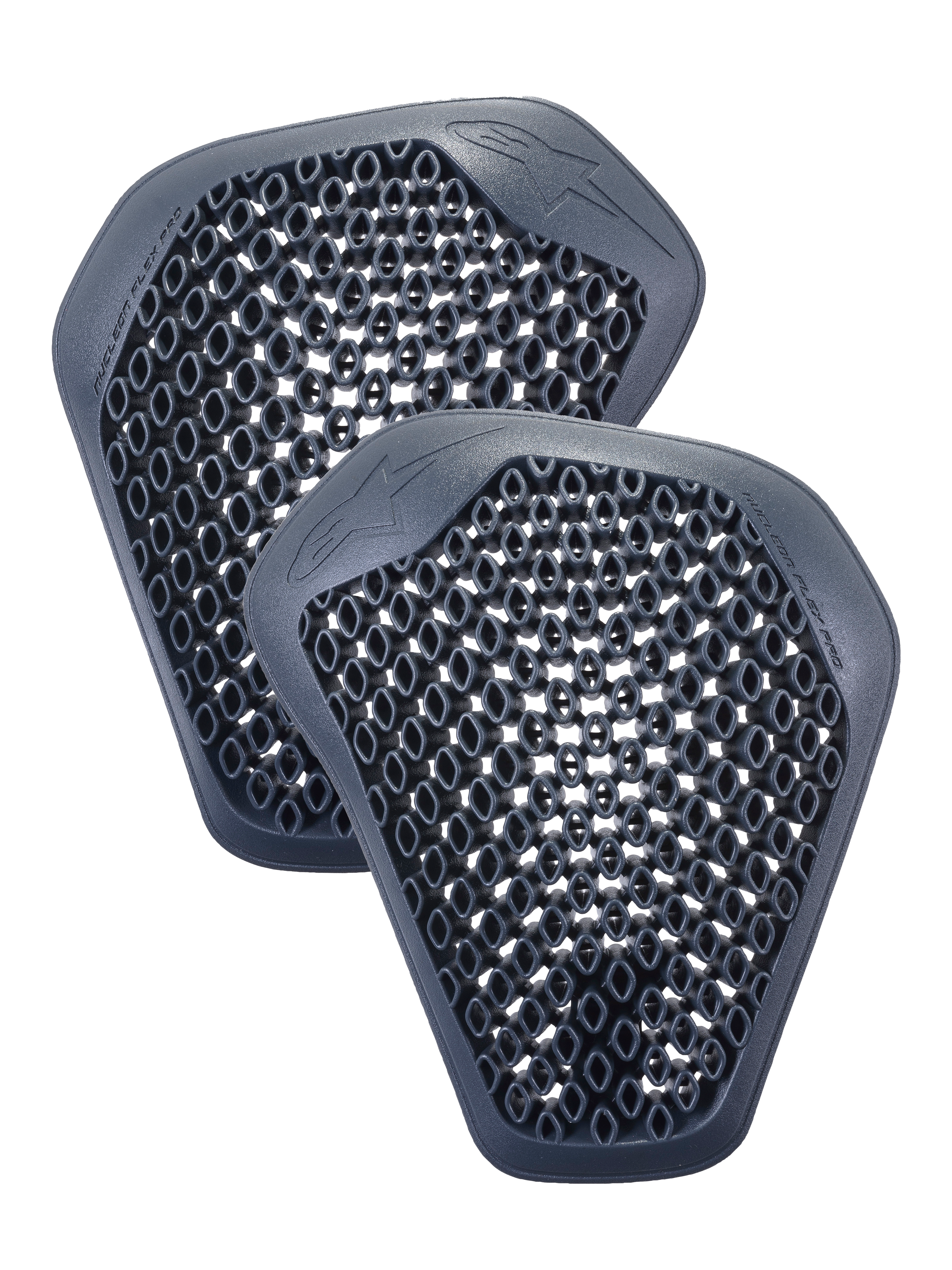 Alpinestars Nucleon Flex Pro axelskydd, ett par antracitgrå inlägg med honungskakestruktur, lätt och ventilerad ergonomisk design för motorcykeljackor