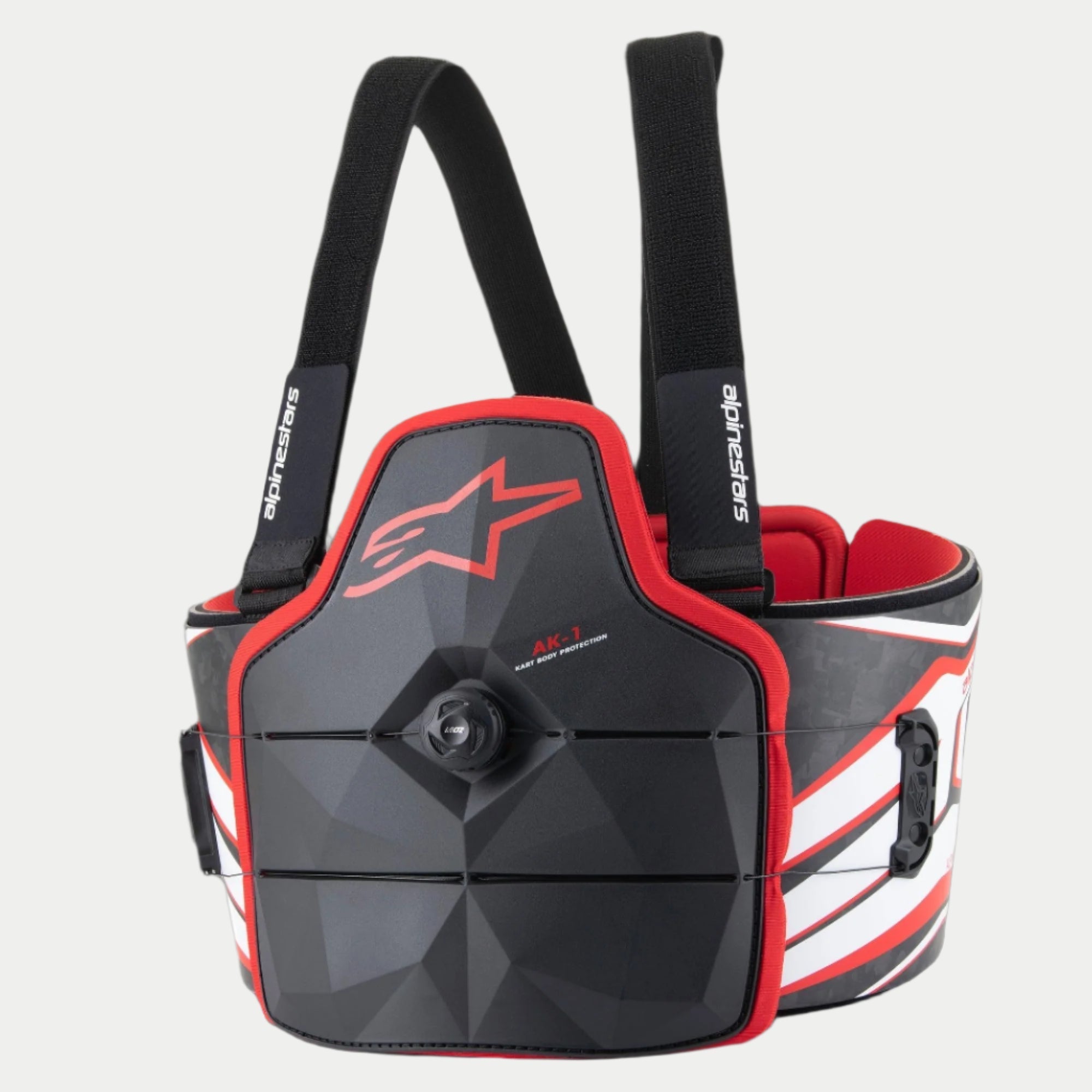 Alpinestars AK-1 Kart Kroppsskydd Ungdom, kroppsskydd för karting, svart, vit och röd, facetterad bröstplatta med centralt Speed-Lace-vred, röd kant och logotyp, justerbara svarta axelremmar, ergonomiskt utformad för racing