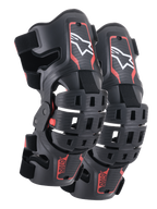 Alpinestars Youth Bionic 5S knäskydd, motocross-knäskydd, svarta och röda, ett par skydd med hybridramkonstruktion och ventilerade skal, vit Astar-logotyp på den övre sektionen, röd ASTARS-logotyp på den nedre sektionen och justerbara svarta remmar för en säker passform.