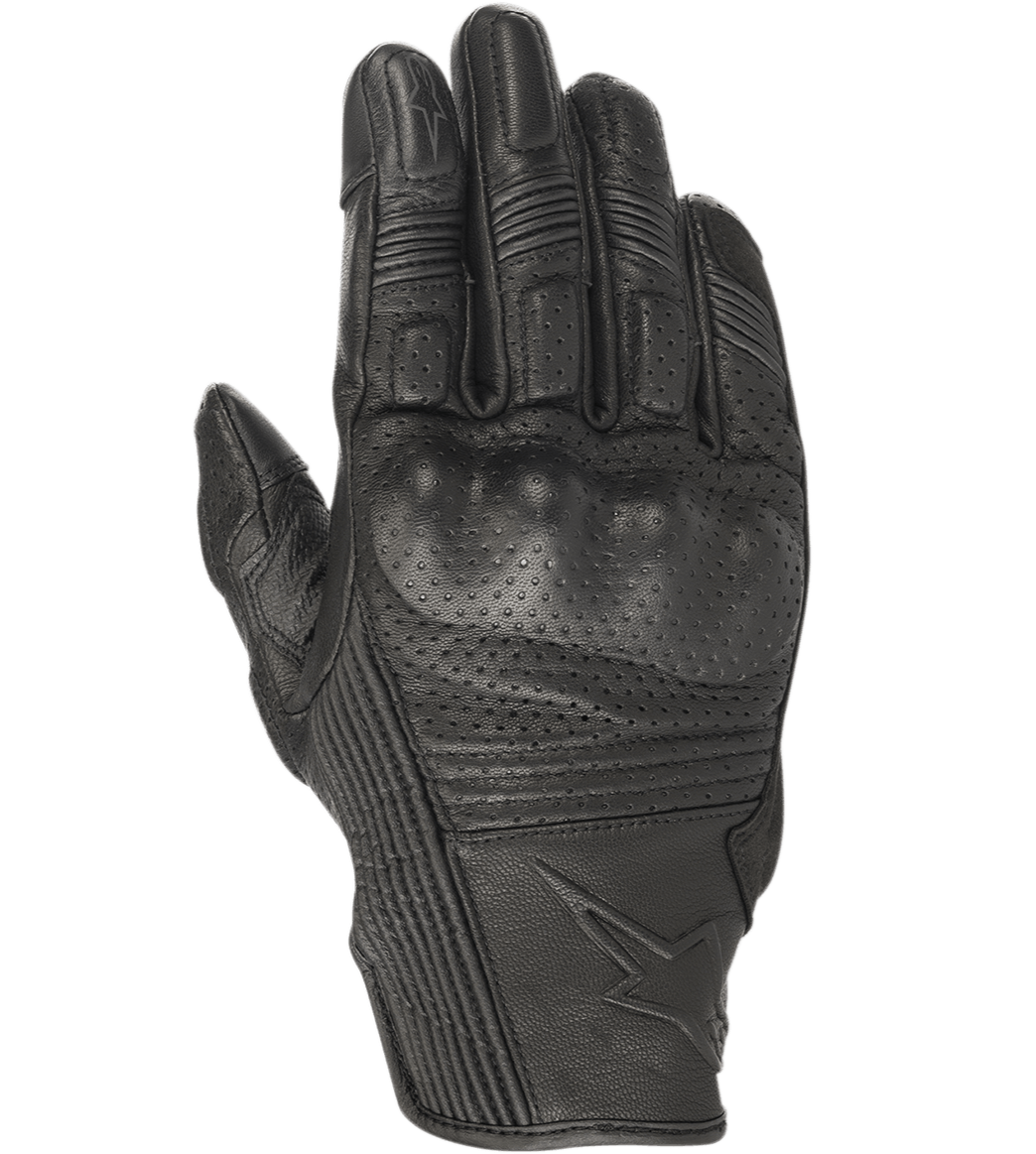 Alpinestars Mustang V2 handskar, motorcykelhandskar i svart läder, perforerad design med integrerat knogskydd, dragspelspaneler på fingrarna, präglad stjärnlogotyp, urban stil med kort krage