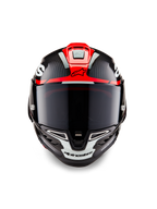 Alpinestars Supertech R10 Element-hjälm, svart kolfiber med glansig grafik i klarrött och vitt, frontal vy med mörkt rökfärgat visir, synlig kolfiberstruktur och integrerad ventilation, professionell racinghjälm