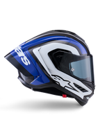 Alpinestars Supertech R10 Arius-hjälm, heltäckande racinghjälm, svart, vit och blå glansig finish, aerodynamisk sidovy som visar kolfiberskal och stor bakspoiler med Alpinestars-logotyp, professionell skyddsutrustning för motorcyklar