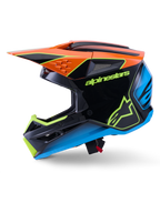 Alpinestars S-M3 Fray Hjälm ECE 22.06, motocrosshjälm, svart med orangea, blå och fluorescerande gula accenter, sidoprofilvy som visar det aerodynamiska skalet och integrerade ventilationsportar, med tydlig Alpinestars-logotyp, professionellt skydd för terrängkörning
