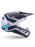 Alpinestars S-M3 Heat Helmet ECE 22.06, motocrosshjälm, silver, blå och mattsvart, sidoprofil med kraftfull svart grafik, ljusblå A-star-logotyp, svart aerodynamiskt visir och flera ventilationsöppningar för terrängprestanda