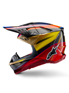 Alpinestars Supertech M10 Era hjälm, motocrosshjälm, guld, gul och Rio Red glansig finish, sidoprofil med kolfiberstruktur och djärv grafik, Alpinestars stjärnlogotyp, aerodynamisk form med flera ventilationsöppningar, professionellt skydd för terrängkörning