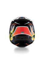 Alpinestars S-M3 Youth Wurx-hjälm ECE 22.06, motocrosshjälm, sedd bakifrån, svart med röd, fluorescerande gul och blå grafik, med djärva vinkelformade mönster, stjärnlogotyper och ECE 22.06-certifieringsdekal, designad för terrängkörning för ungdomar