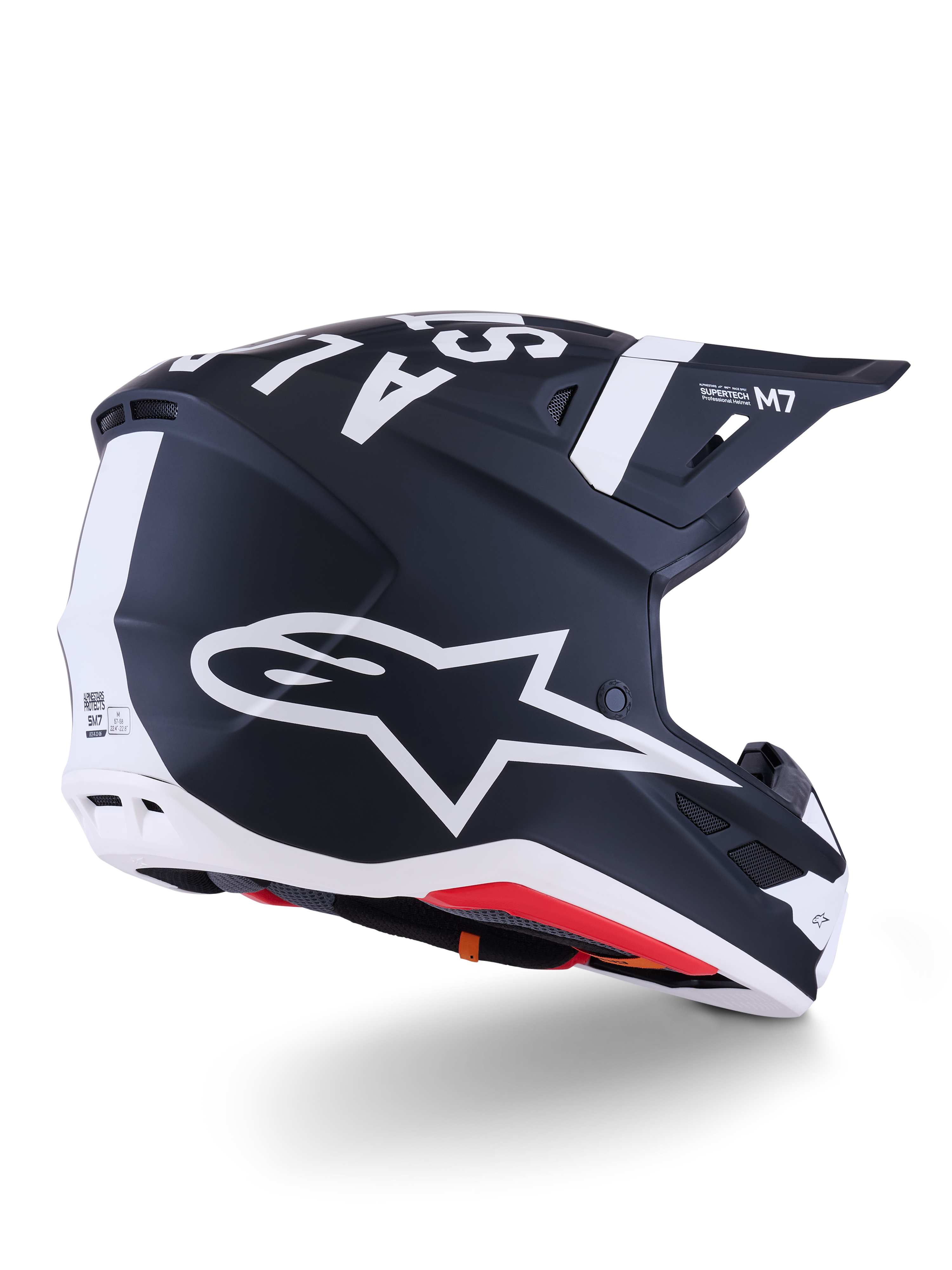 Alpinestars S-M7 Dasher hjälm, motocrosshjälm, matt svart och vit, snett bakifrån med stor vit A-star-logotyp på sidan, tydlig vit branding på toppen, aerodynamisk skaldesign med synliga ventilationsportar och röd vaddering.