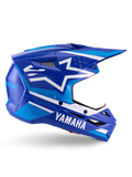 Alpinestars Yamaha S-M3-hjälm ECE 22.06, motocrosshjälm, blå och vit glansig finish, med tydlig Yamaha-logotyp och geometriska mönster, aerodynamisk design med svarta nätventiler och spetsig skärm, professionell terrängutrustning
