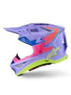 Alpinestars Supertech M10 Jett Lawrence R01 hjälm, motocrosshjälm, lila med rosa och fluorgula detaljer, sidoprofil med ett aerodynamiskt kolfiberskal, silverfärgad stjärnlogotyp, flera ventilationsöppningar och djärv grafisk design för professionell motocrossracing.