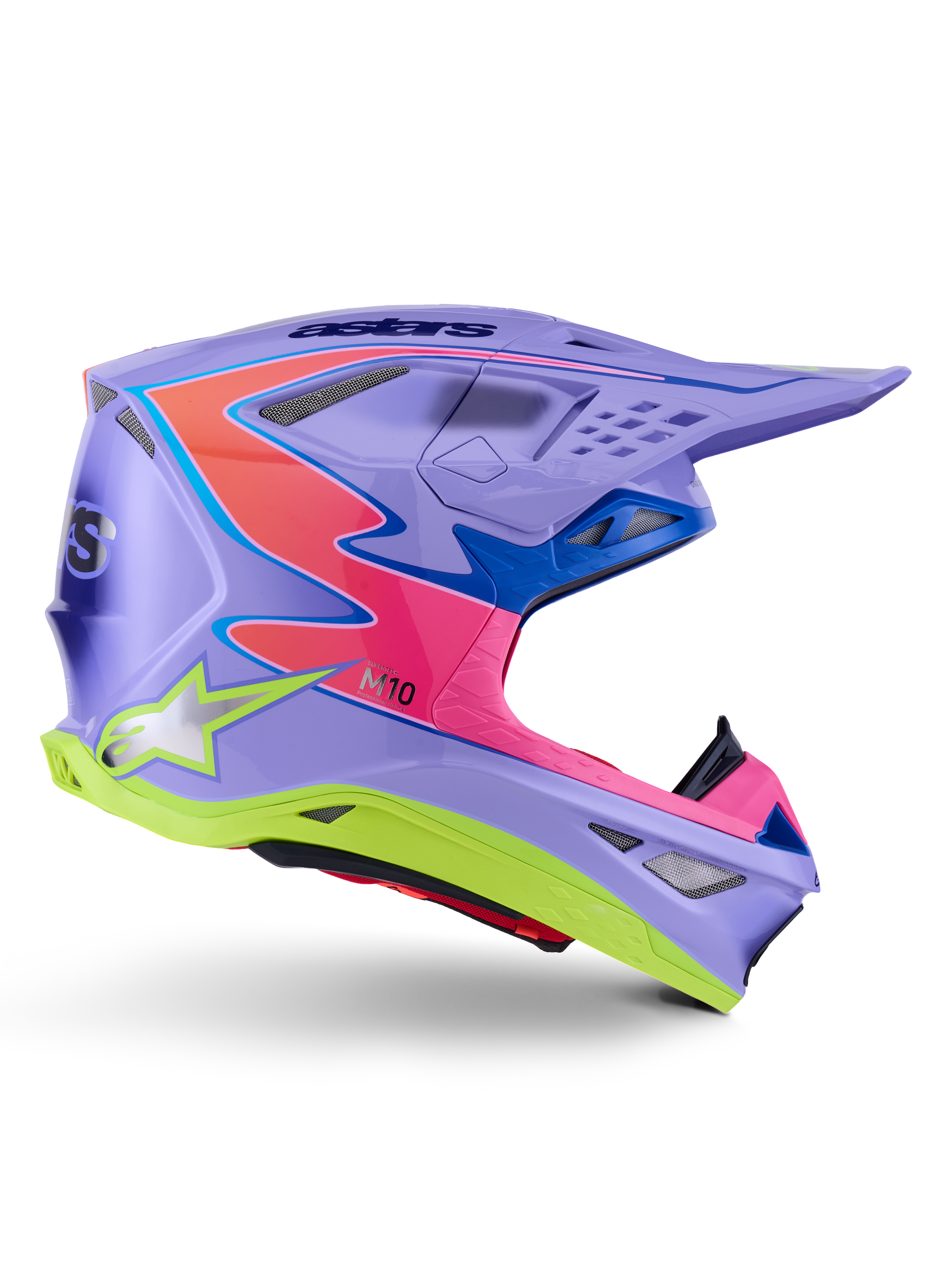 Alpinestars Supertech M10 Jett Lawrence R01-hjälm, motocrosshjälm, lila med rosa och fluorescerande gula detaljer, sidoprofil som visar det aerodynamiska kolfiberskalet, flera ventilationsöppningar och tydlig Alpinestars-profilering för terrängprestanda