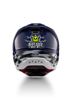 Alpinestars S-M5 Rash hjälm, marinblå och gul motocrosshjälm med dödskalle-grafik bak, ECE 22.06-certifierad.