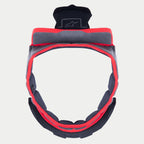Alpinestars Supertech R10 kronkudde, ersättningsfoder för hjälm, grått mjukt tyg med röd kant och svarta fästflikar, cirkulär design för S-R10-hjälmar, med broderad stjärnlogotyp på den övre fliken.