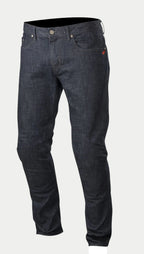Alpinestars Copper Denim Pants, motorcykeljeans, mörkblå, med rak passform, klassisk femficksmodell med en liten röd logotypdetalj på fickan och förböjd benkonstruktion för stadskörning