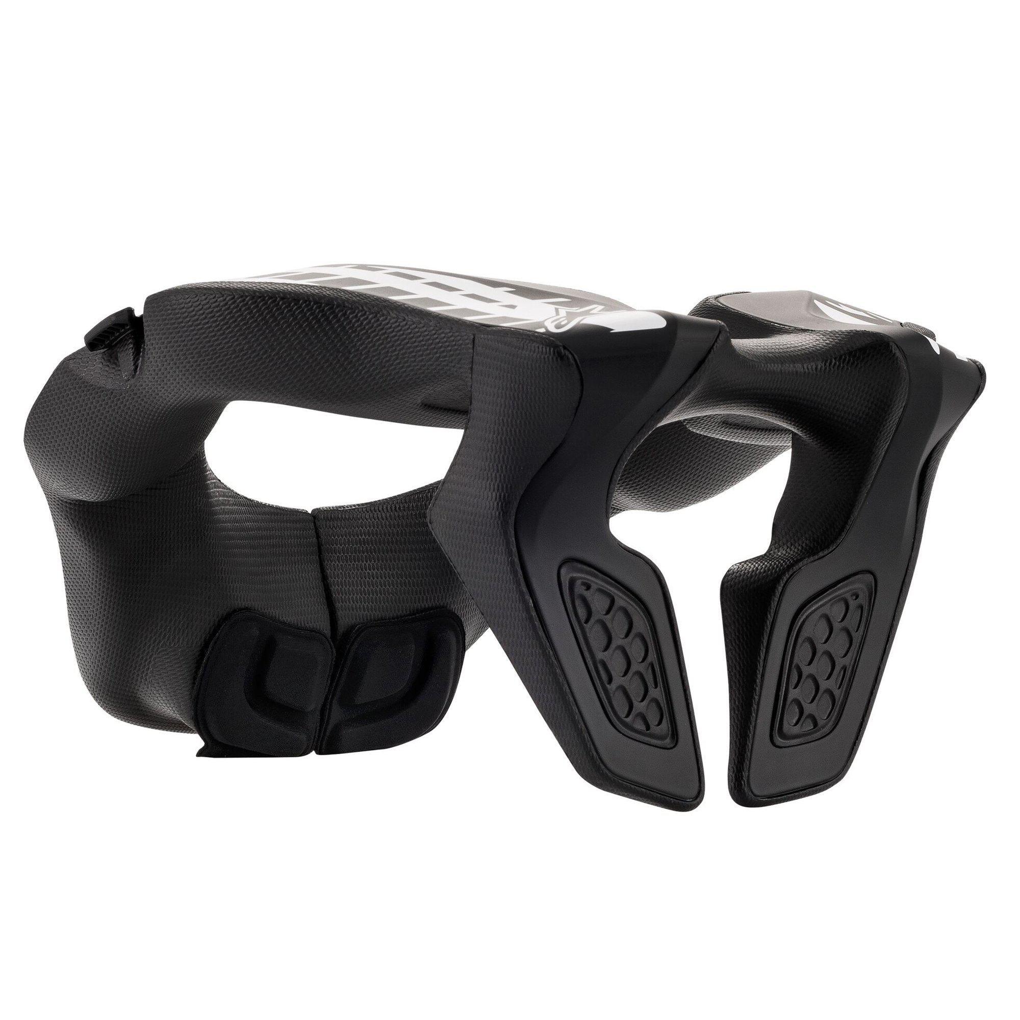 Alpinestars Youth Neck Support, motocross-nackskydd, svart och vit, med en konturerad polymerram och texturerad EVA-skumvaddering, vit Alpinestars-logotyp på ovansidan, bakre stabiliseringssystem, designat för terrängskydd för ungdomar