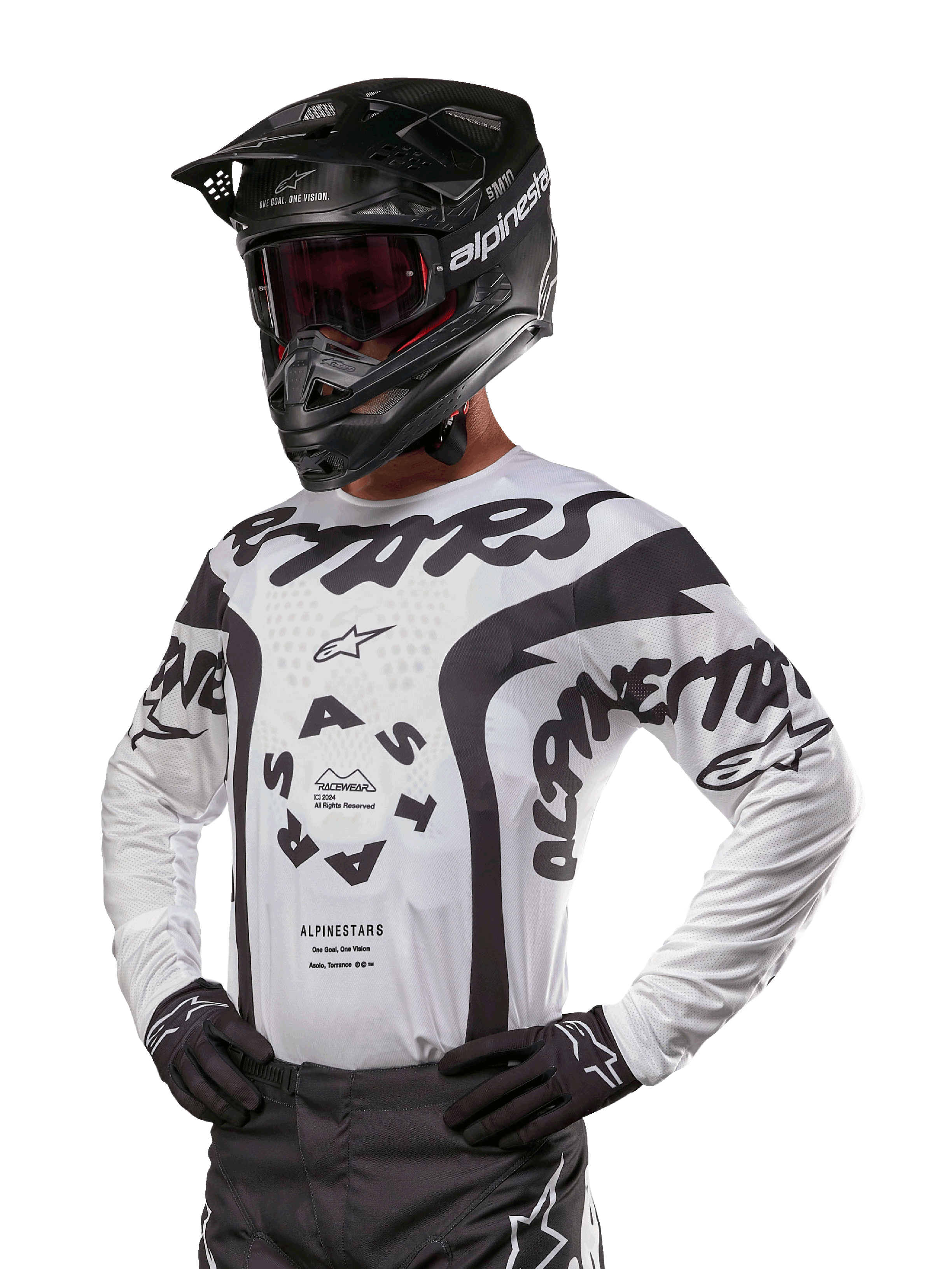 Alpinestars 2024 Racer Hana-tröja, motocrosströja, vit och svart, djärv grafik med Alpinestars- och Astars-profilering, kombinerad med svart hjälm och svarta handskar, teknisk offroad-utrustning för motocross
