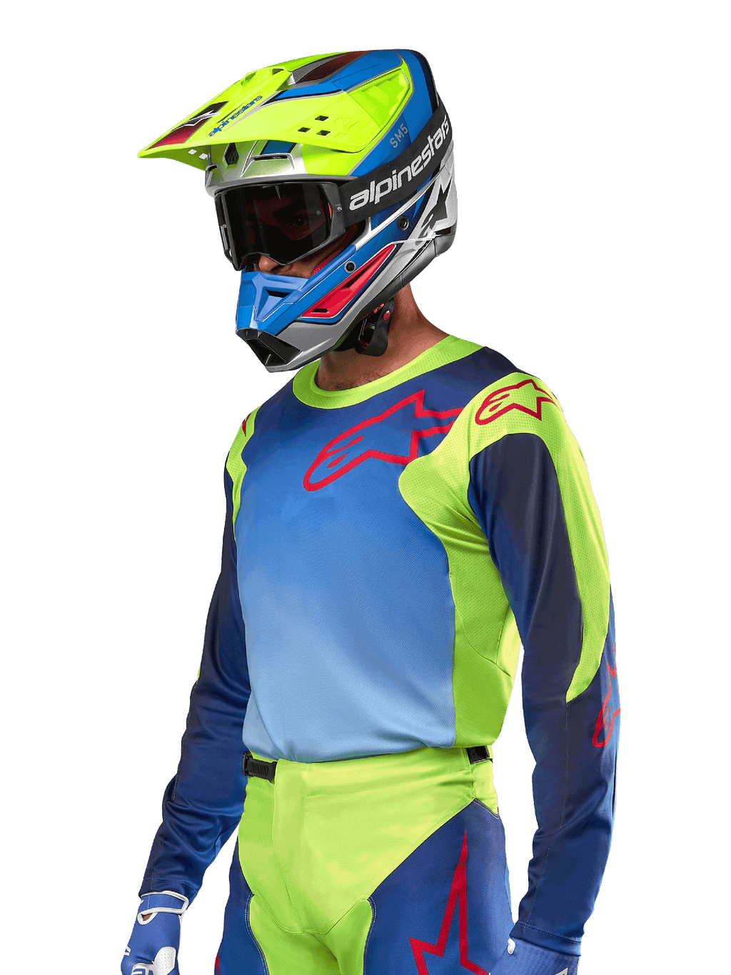 Alpinestars 2024 Racer Hoen-tröja, motocrosströja, neongul och mörkblå med röda logotyper, bärs med en matchande gul, blå och röd hjälm samt blå handskar, färgstark utrustning för terrängkörning