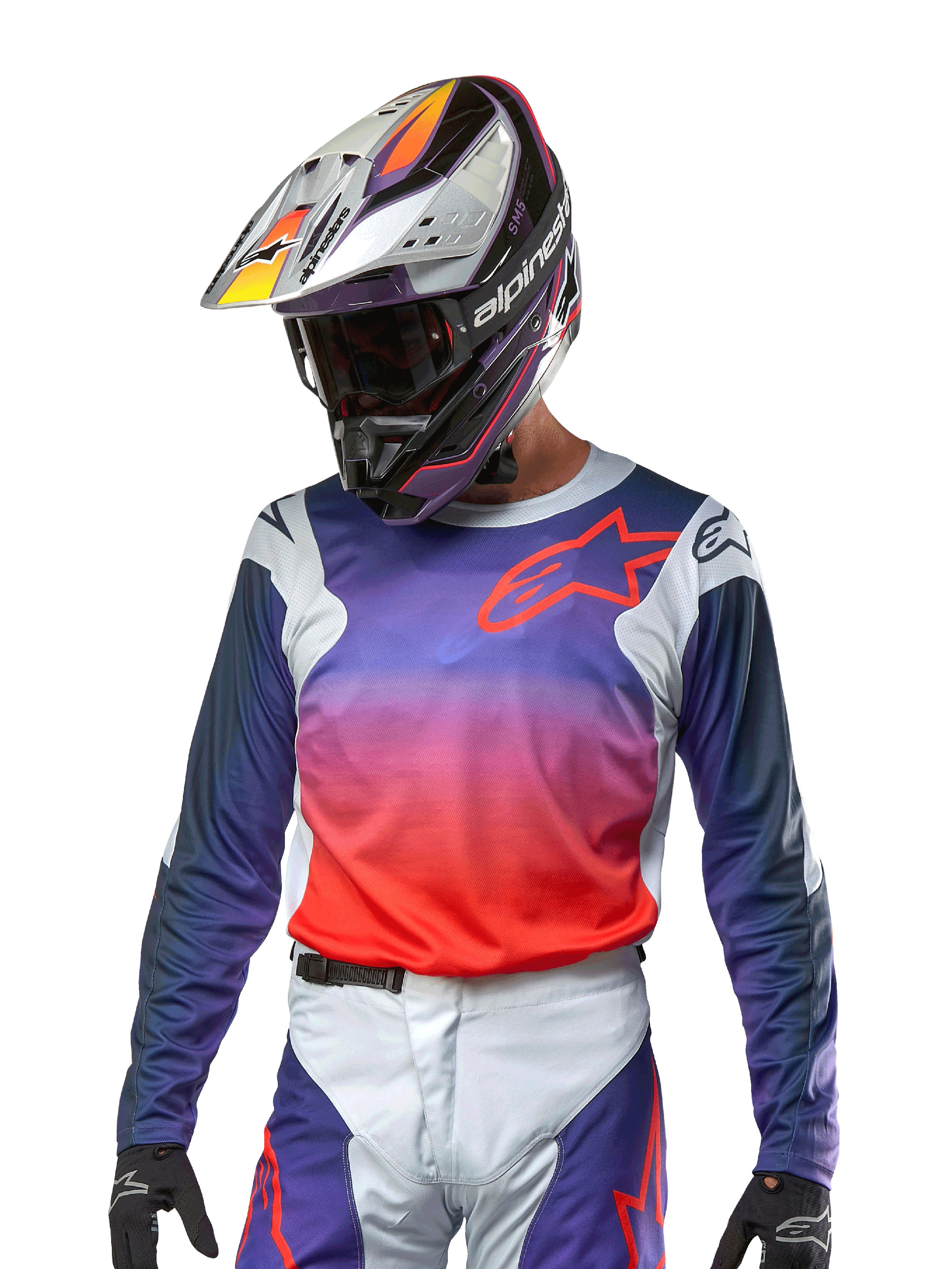 Alpinestars 2024 Racer Hoen Jersey, motocrosströja, lila och starkt orange gradient med mörkblå ärmar, ljusgrå axelpaneler, bärs med matchande racingbyxor och hjälm, komplett utrustning för terrängkörning