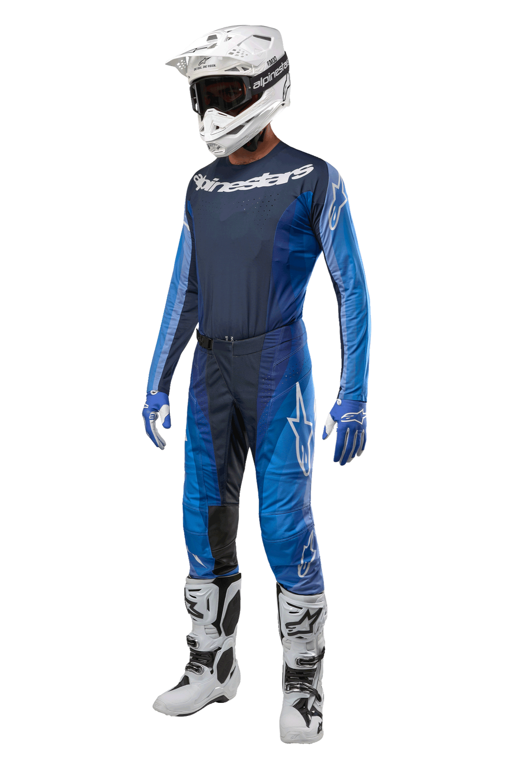 Alpinestars 2024 Techstar Pneuma-byxor, motocrossbyxor, mörkblå och ljusblå, komplett racing-kit med matchande tröja, vit hjälm med goggles, blå och vita handskar och vita stövlar, professionell terrängutrustning