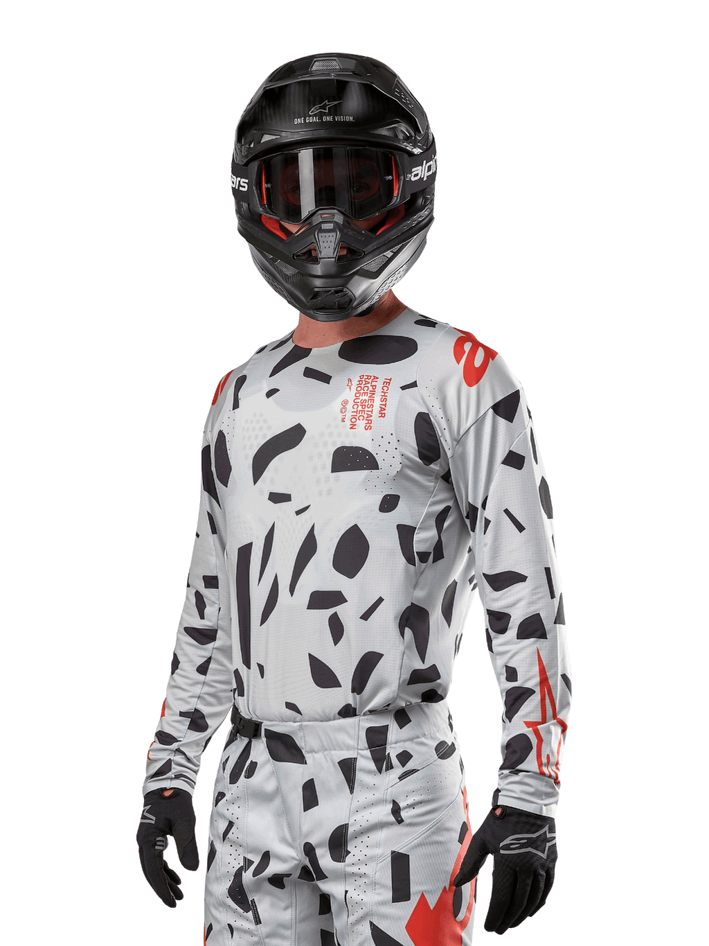 Alpinestars 2024 Techstar Rantera tröja, motocrosströja, Haze Gray Camo med svarta abstrakta mönster och röda accenter, långärmad design som bärs med matchande svart hjälm och handskar, teknisk racingutrustning för terrängkörning