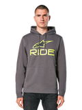 Alpinestars Ride Hoodie V 3, mörkgrå huvtröja med limegrön RIDE-logotyp, känguruficka fram och luva med dragsko, vardaglig motorsport-inspirerad streetwear