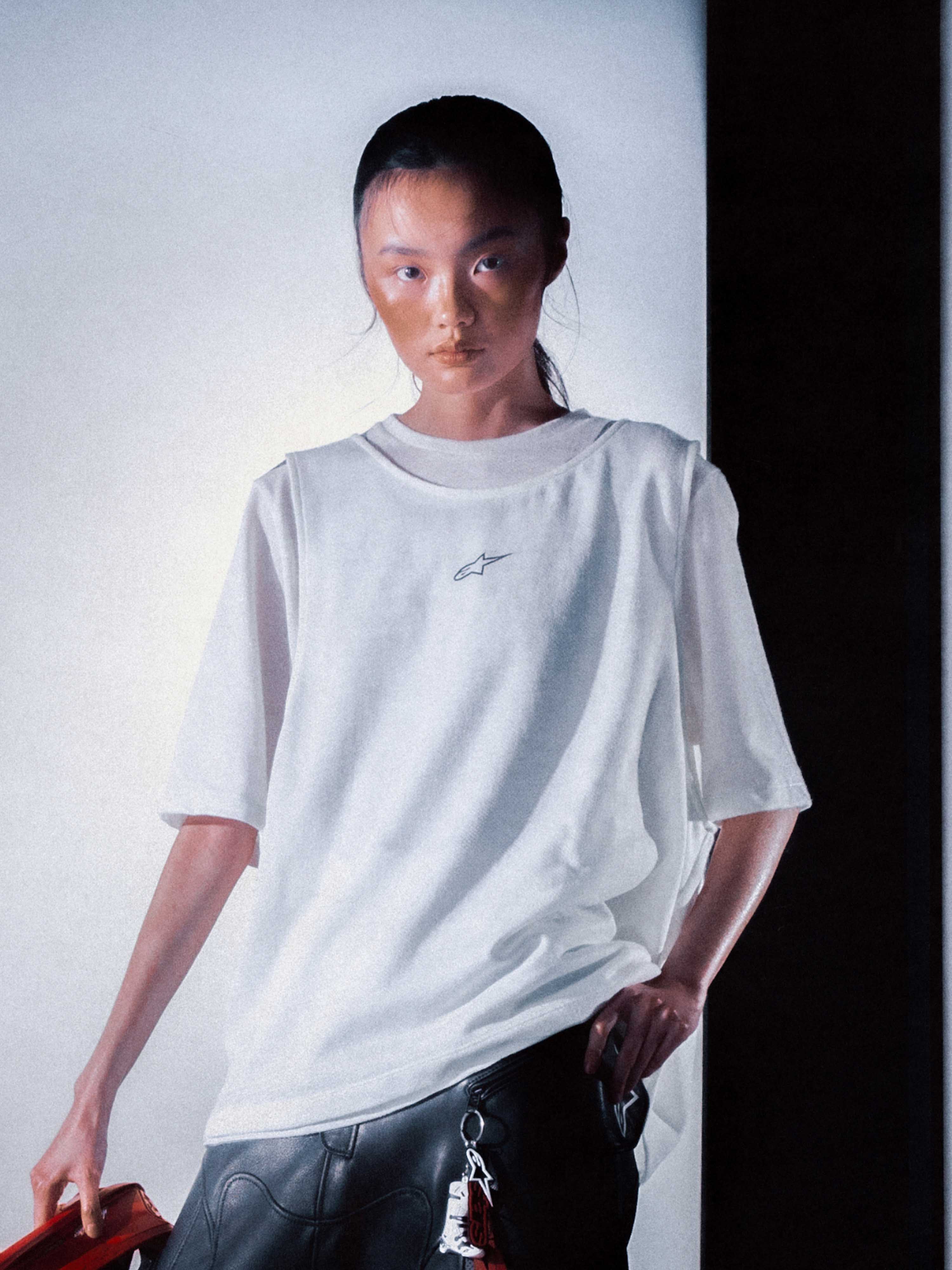 Alpinestars RSRV A1 kortärmad t-shirt, vit oversized t-shirt med logotyp, unisex streetwear, premiumkollektion